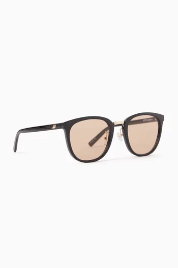 ECLIPSE FEATURING A WIDE-FIT SILHOUETTE THIS STYLE OFFERS A COMFORTABLE FIT FOR BROADER FACE SHAPES WHILE DELIVERING AN EFFORTLESSLY REFINED LOOK.:BLK:One Size|218783476