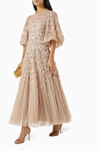 فستان سهرة سيليا بفتحة رقبة مستديرة ونقشة ورود تول