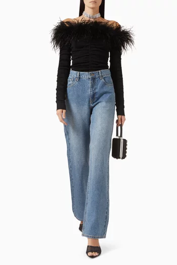 بلوزة منسوجة بأكتاف مكشوفة بشريط مزين بالريش