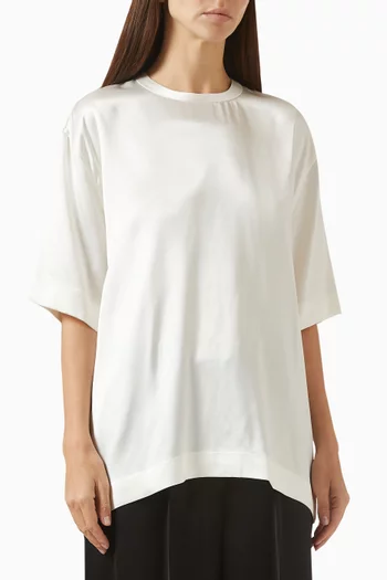 تي شيرت بفتحة رقبة مستديرة ستان