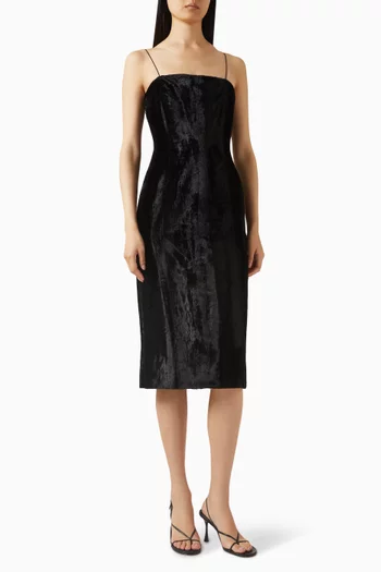 فستان متوسط الطول بقصة ضيقة شعر مهر صناعي