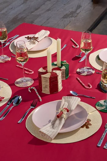 مفرش مزين برجل خبز الزنجبيل