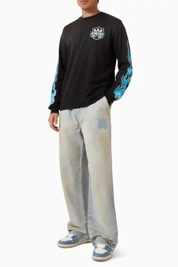 بنطال جينز بقصة فضفاضة