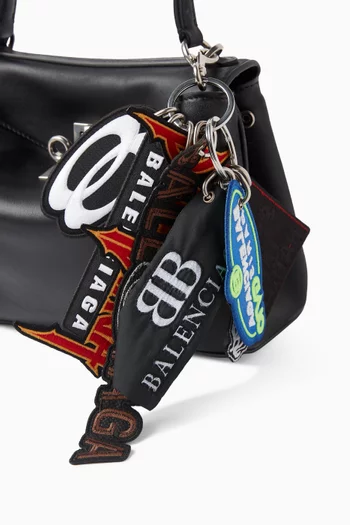 سلسلة مفاتيح بدلايات رقعات