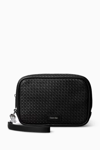 حقيبة صغيرة مجدولة بملمس بارز وسحّاب