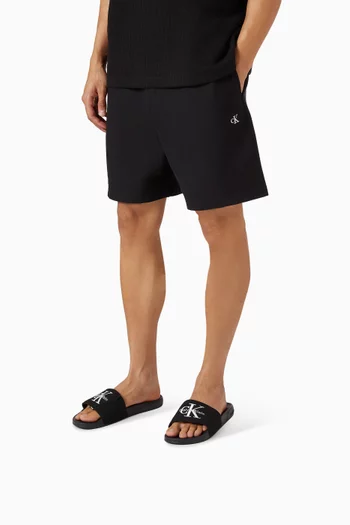 حذاء مفتوح بشعار الماركة قنب ومطاط