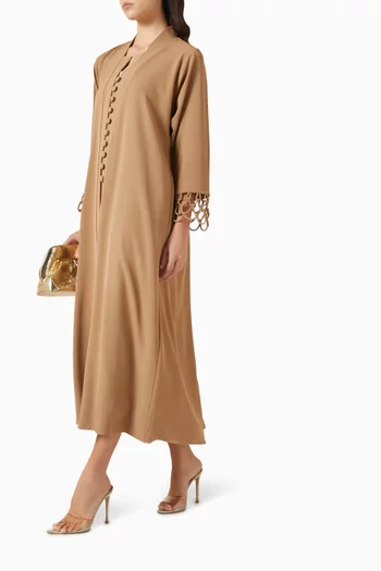 عباية بأساور بأربطة من نفس اللون