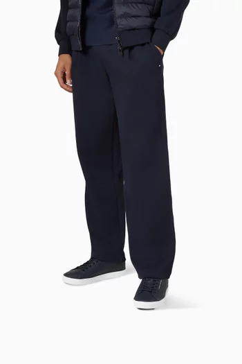 سنيكرز بشعار الماركة المحفور