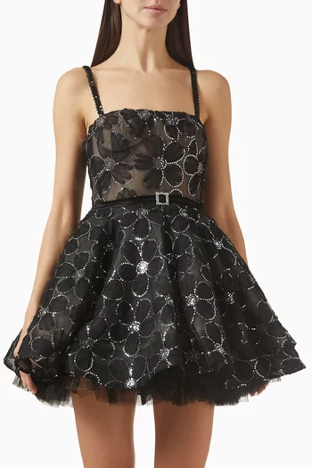 فستان مادموزيل قصير مزين بتطريزات