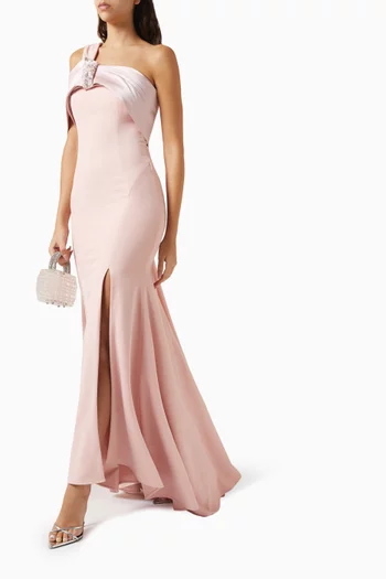 فستان طويل بتصميم غير متماثل