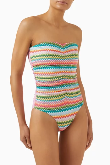 لباس سباحة قطعة واحدة بكشكش ونقشة خطوط متعرجة