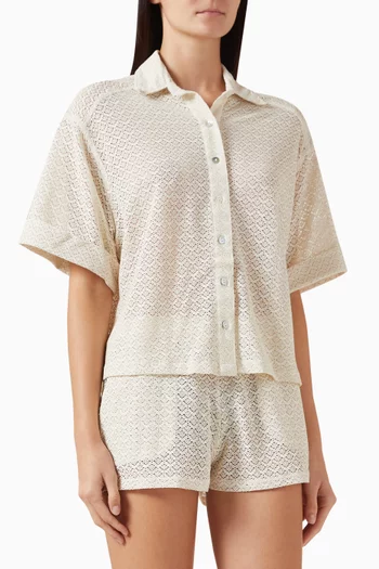 بلوزة بليك بأزرار نسيج كروشيه