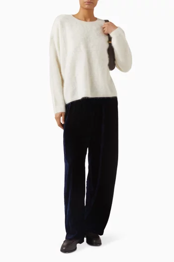 بنطال بقصة ساق مستقيمة وطيّات مخمل