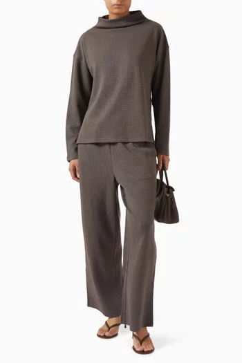 بلوزة بقصة مربعة وياقة عالية منسوجة من مزيج قطن متشابك ومزدوج