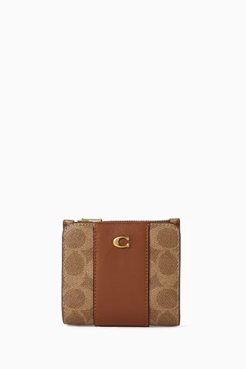 محفظة إسنشال رفيعة ثنائية الطي قنب بشعار الماركة