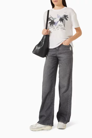 تي شيرت بطبعة أشجار النخيل وشعار الماركة