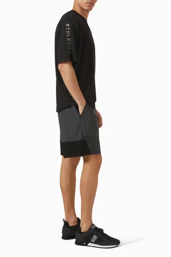 تي شيرت بشريط بشعار الماركة قطن