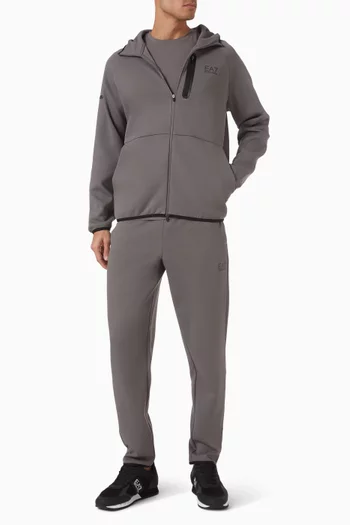 كنزة بغطاء للرأس مزينة بشعار الماركة