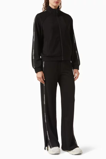 جاكيت وبنطال بشعار EA7