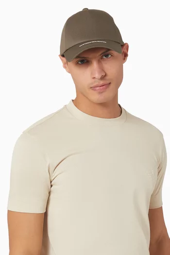 كاب بشعار الماركة