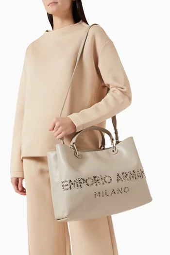 حقيبة يد بشعار الماركة جلد