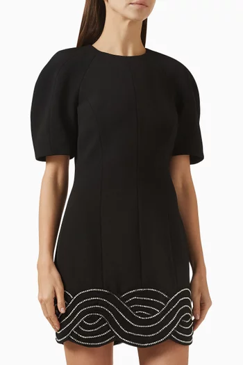 فستان بيلاتريكس قصير بتطريزات كريب