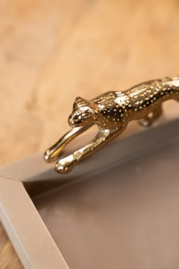 صينية بنقشة فهد نحاس أصفر