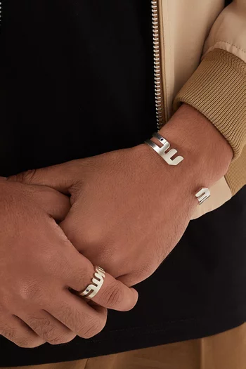 سوار مفتوح بتصميم حرف "س" فضة إسترلينية