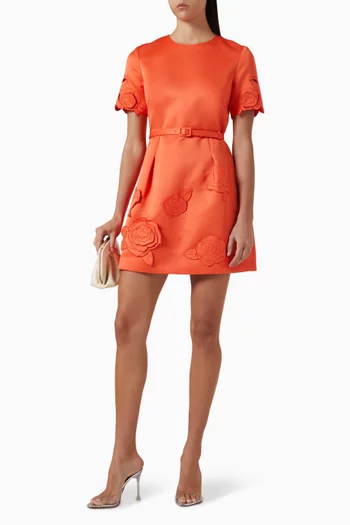 فستان اوريلي قصير بتطريزات بارزة