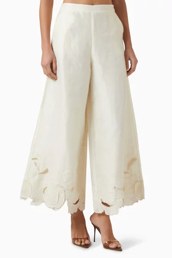 بنطال ثيودورا بتطريزات بارزة