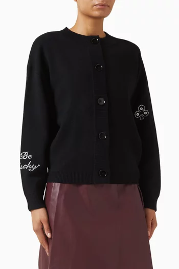 كارديغان بعبارة Lucky مطرزة باللؤلؤ