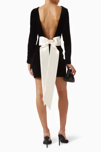 فستان قصير بعقدة مخمل