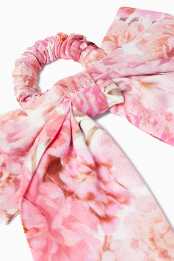 ربطة شعر جوليتا بعقدة