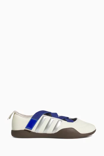 سنيكرز تايكوندو أديداس × كارولين هو وإديسون تشن