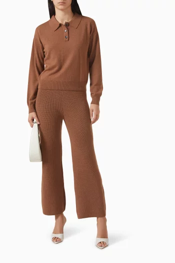 سترة بياقة بولو وأزرار نسيج سادة