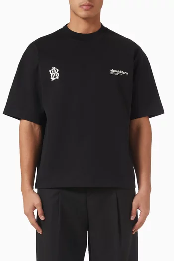 تي شيرت بطبعة مزدوجة لشعار الماركة قطن