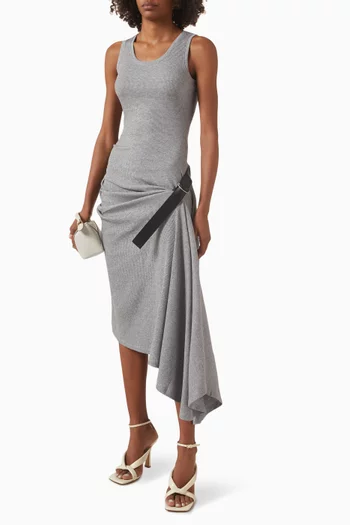 فستان بحافة غير متماثلة وحزام