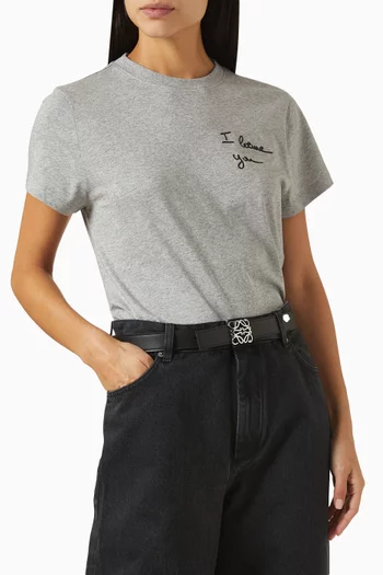 حزام بشعار الماركة بتصميم بارز الملمس جلد