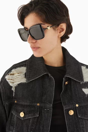 نظارة شمسية بشعار ميدوسا وإطار مربع أسيتات