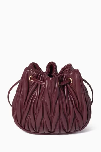 حقيبة صغيرة برباط تضييق وشعار الماركة جلد نابا مبطن