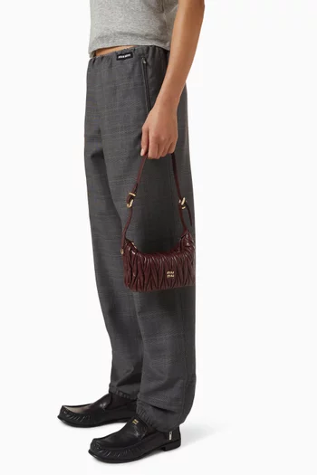 حقيبة صغيرة بشعار الماركة جلد نابا مبطن