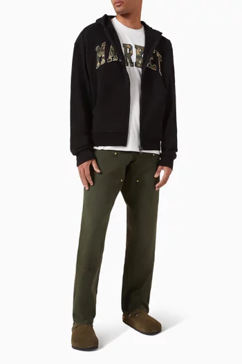 كنزة بغطاء رأس وشعار الماركة بنقشة مموهة صوف قطني