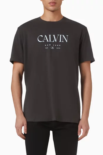 تي شيرت بشعار الماركة قطن