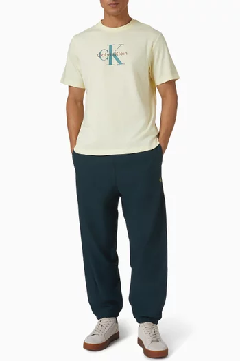 تي شيرت بشعار الماركة قطن