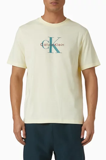 تي شيرت بشعار الماركة قطن