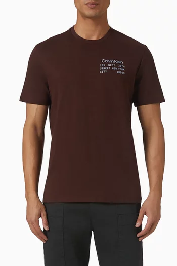 تي شيرت بشعار الماركة قطن