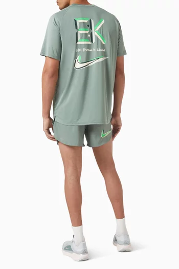 تي شيرت بتقنية Dri-FIT‏ نايك x إيليود كيبتشوجي‏