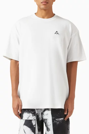 تي شيرت بطبعة أجسام غريبة وأضواء قطن من مجموعة ايه سي جي