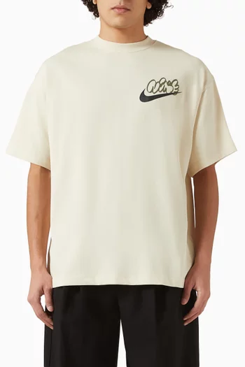 تي شيرت بشعار الماركة قطن