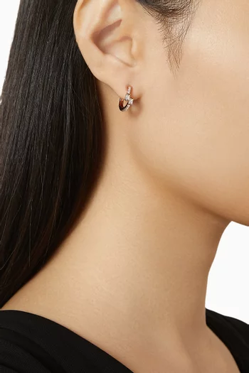 أقراط دائرية متوسطة الحجم مرصعة بأحجار مستطيلة نحاس مطلي روديوم